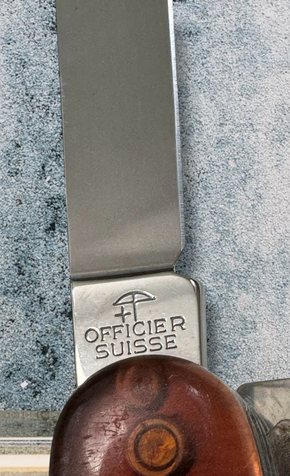 VICTORINOX SWITZERLAND OFFICIER SUISSE Stainless Rostfrei 16-Function Multi-Tool
