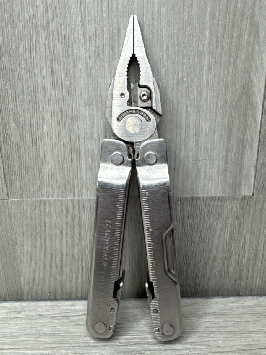 Leatherman Super Tool 300 Multi-Tool (A1D031639)