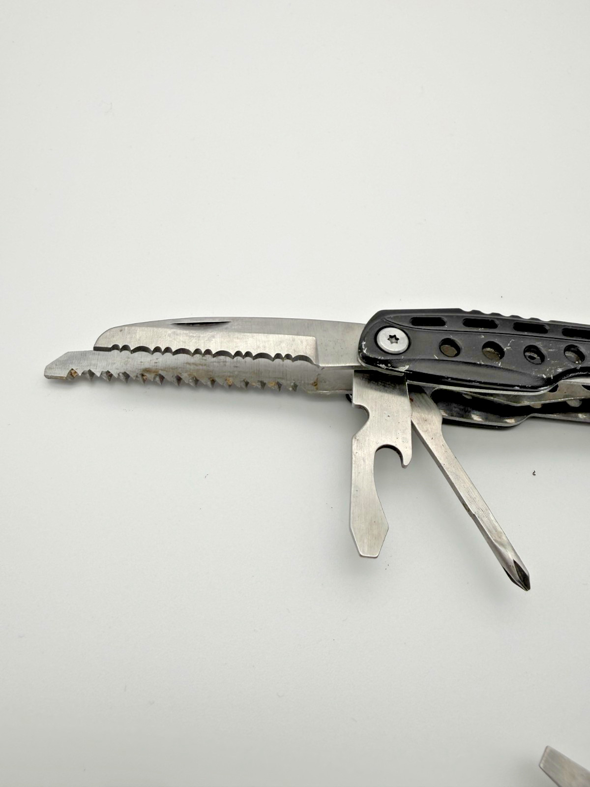Snap-on Multi Tool Pliers Knife Saw File Screwdrivers Compact EDC Tool