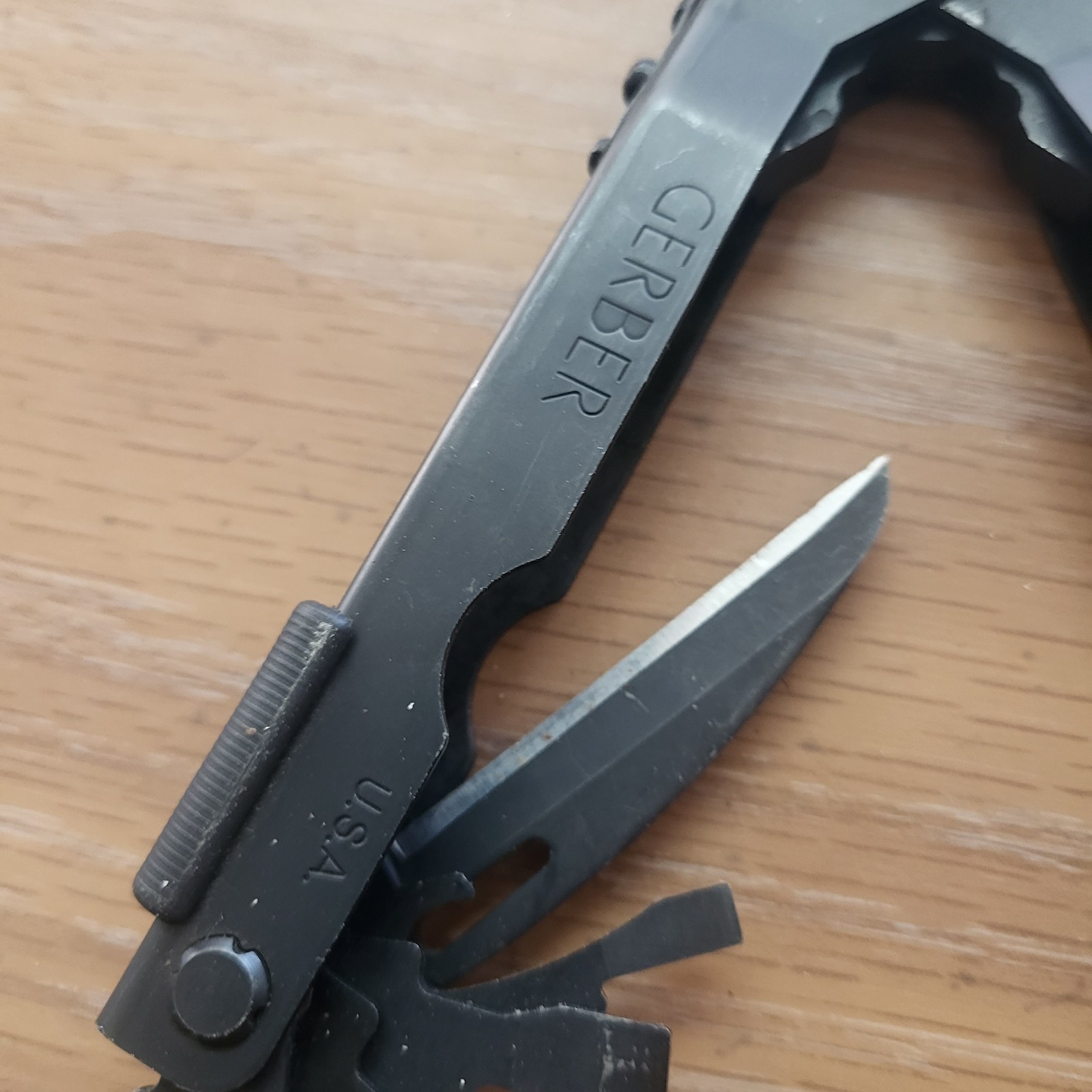 Gerber MP600 Multi‑Tool lack Oxide Finish