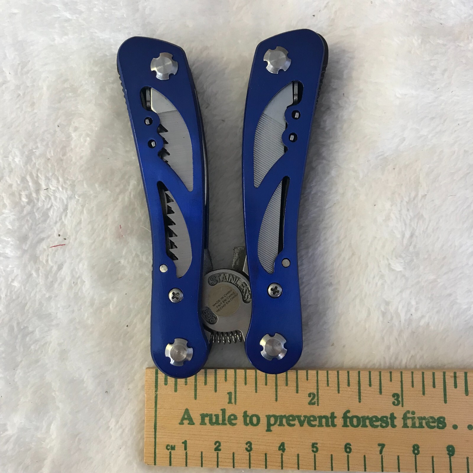 Avon All- purpose Multi-tool -2012- 9 tools in one