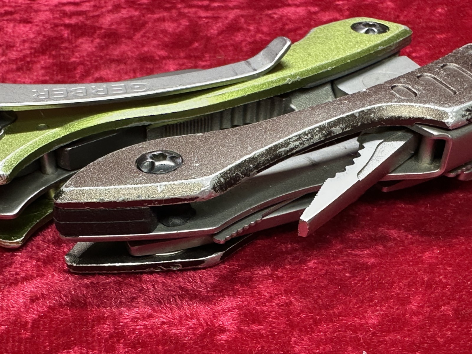 Gerber Crucial Green & Brown Handle Multi-Tool Pliers 7 Function 6 Tool (588)