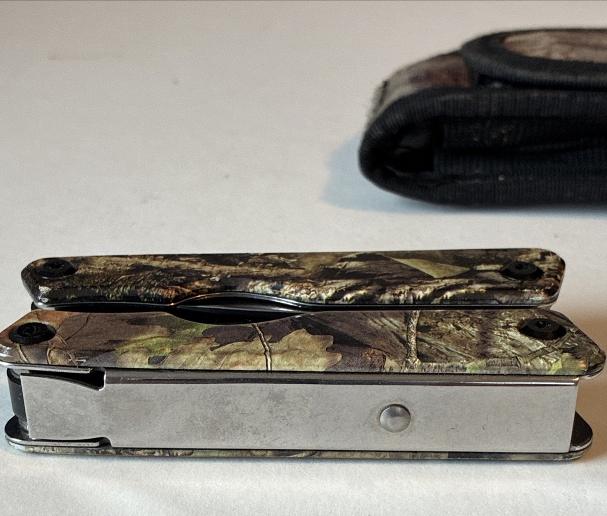Mossy Oak 13-in-1 Multi-tool Pliers Folding Pocket Tool w/Sheath READ