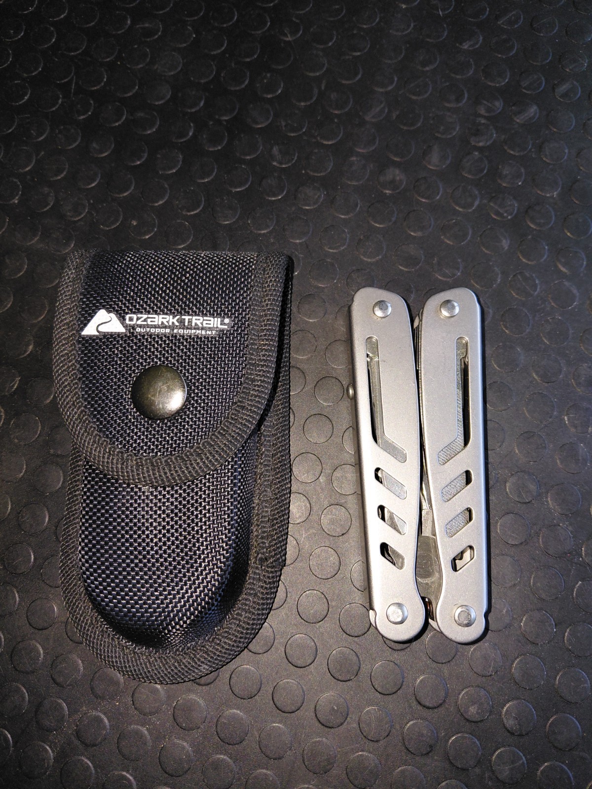 Ozark Trail Multi-Tool Leatherman/Case Outdoor Equipment Pouch Holder Pre-owned