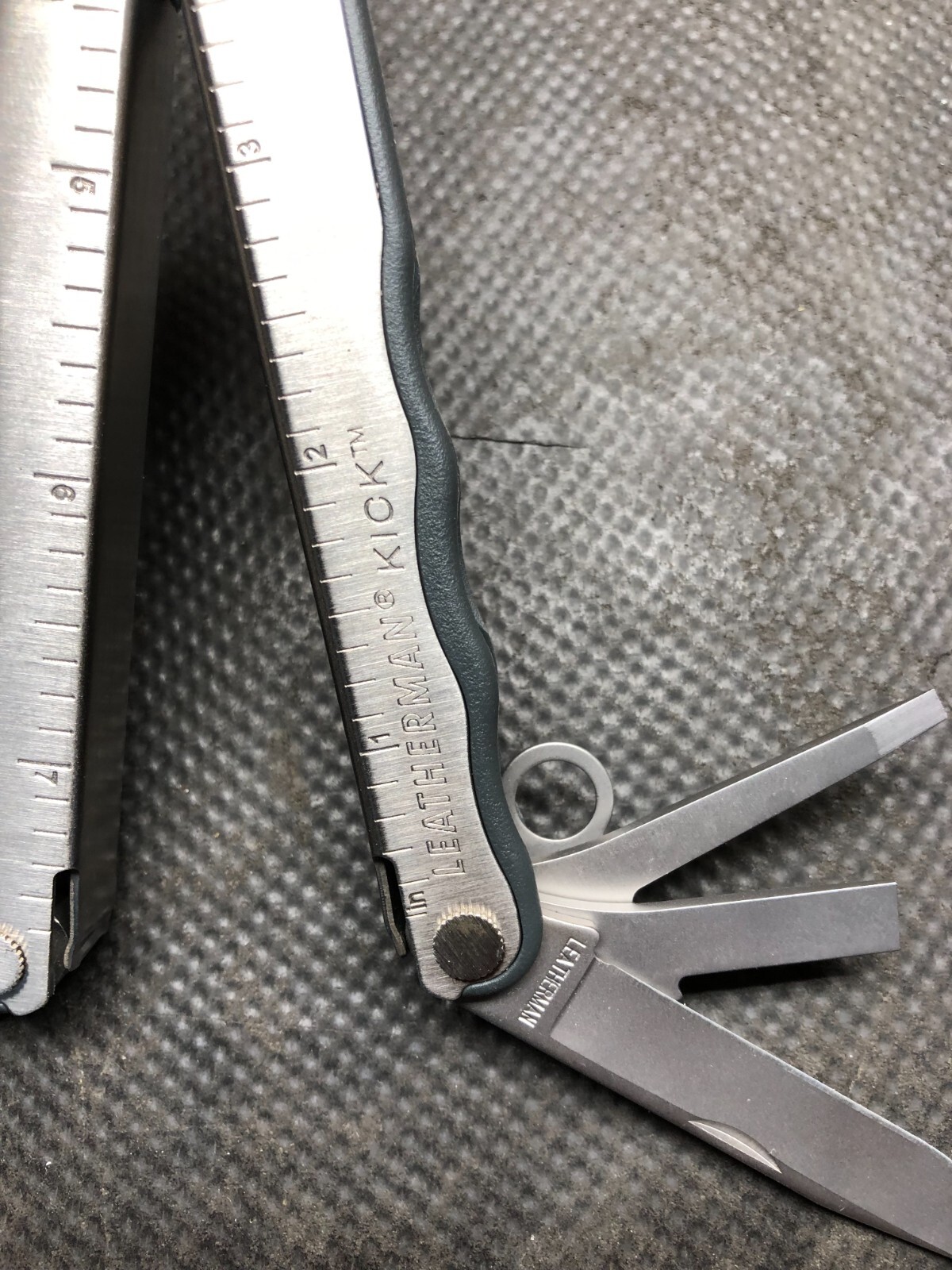 Leatherman Kick Multi-Tool, Knife, Pliers, Retired 04/11, Collectible -Excellent