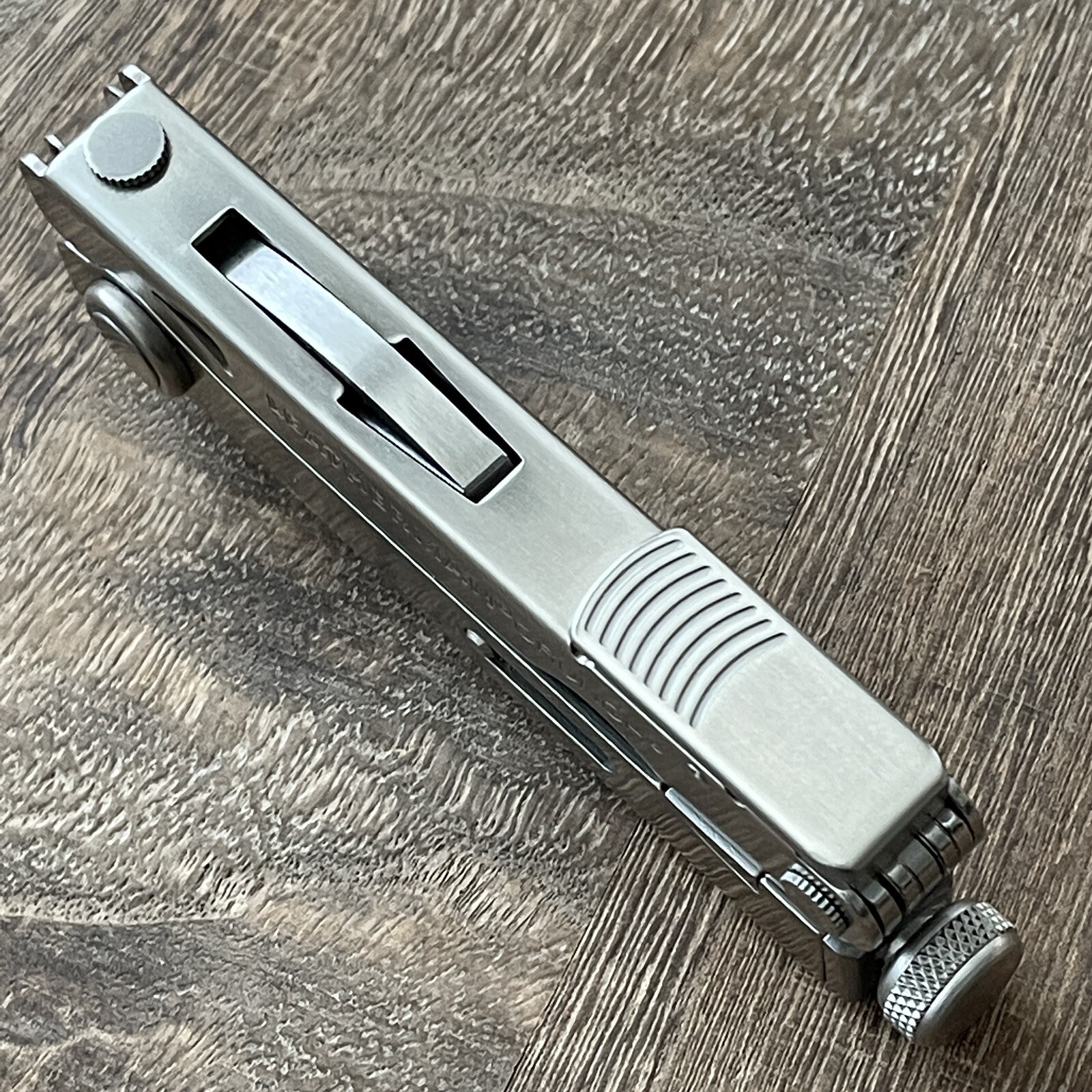 Leatherman Crunch multitool w/snap ballistic nylon sheath. Made in USA