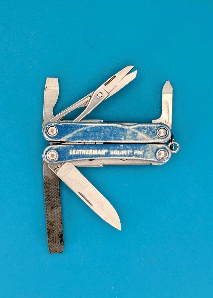 Leatherman SQUIRT PS4 Multi-Tool With Pliers Scissors Knife BLUE!