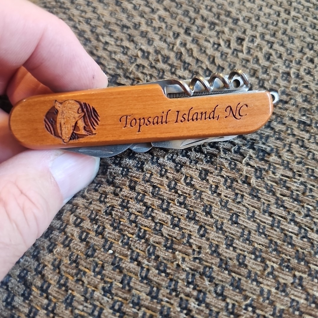 Cowgirl Up Western Knife Womens Wooden 3.5″ x 1″ x .75″ Brown CGPOCK00