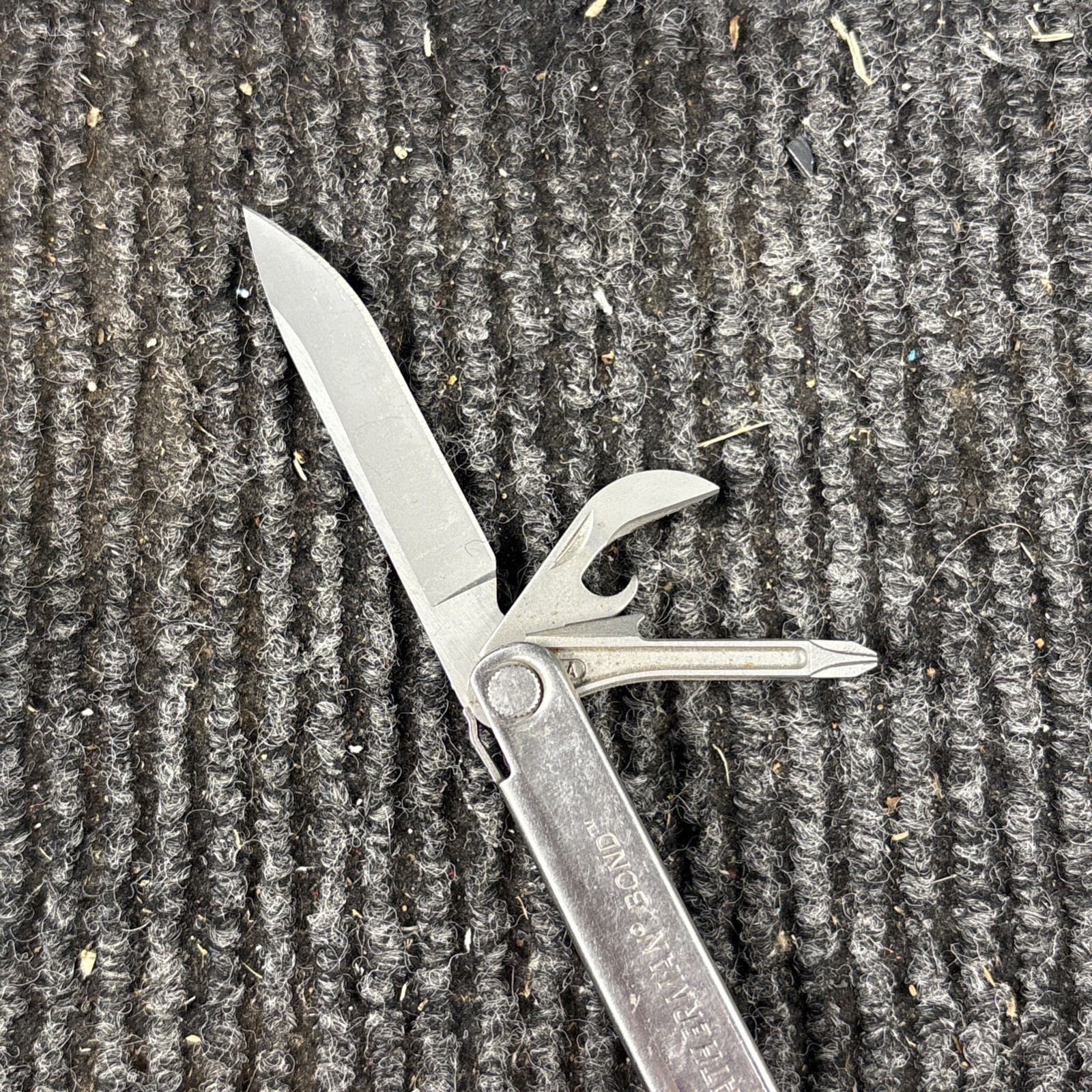 Leatherman Bond Multi-tool Multi Tool Silver Knife File Screwdriver Used (104)