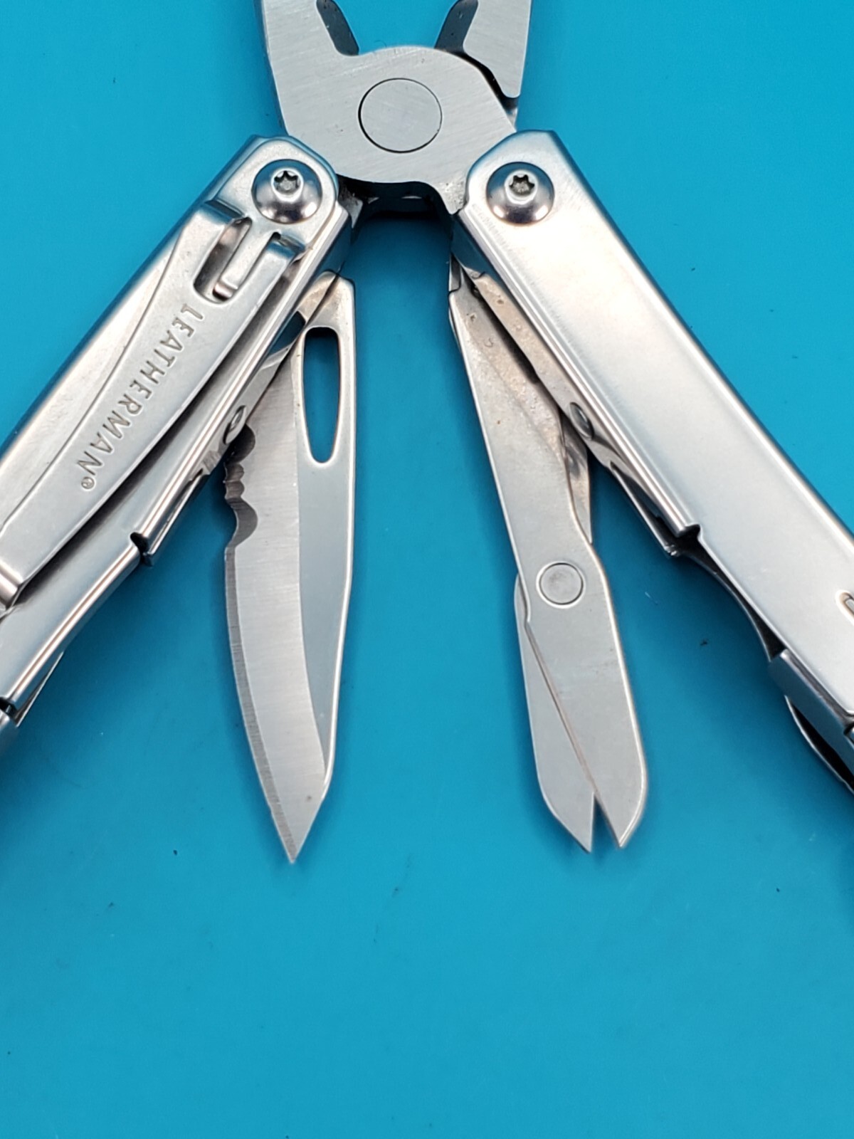 LEATHERMAN WINGMAN MULTI-TOOL! WITH SHEATH! FREE SHIPPING! NICE!