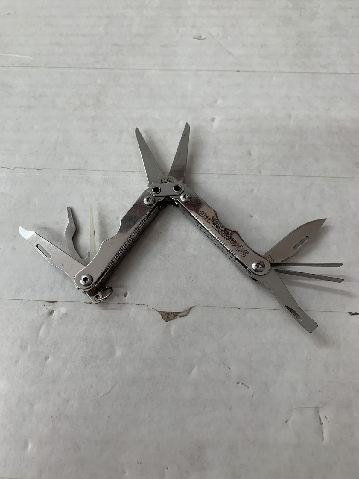 SOG Crosscut Stainless Steel Multi-Tool. Pliers Knife 8 Tools Total