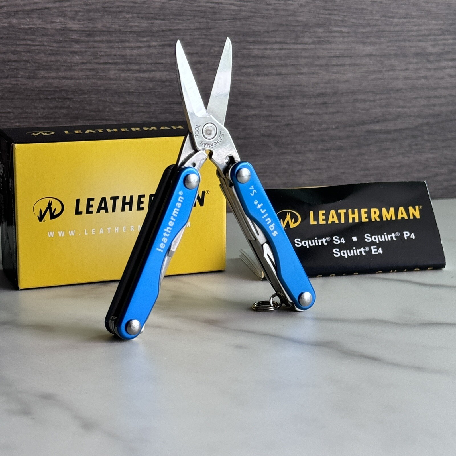 Leatherman Squirt S4 Glacier Blue Small Keychain Multitool Squirt S4 Blue