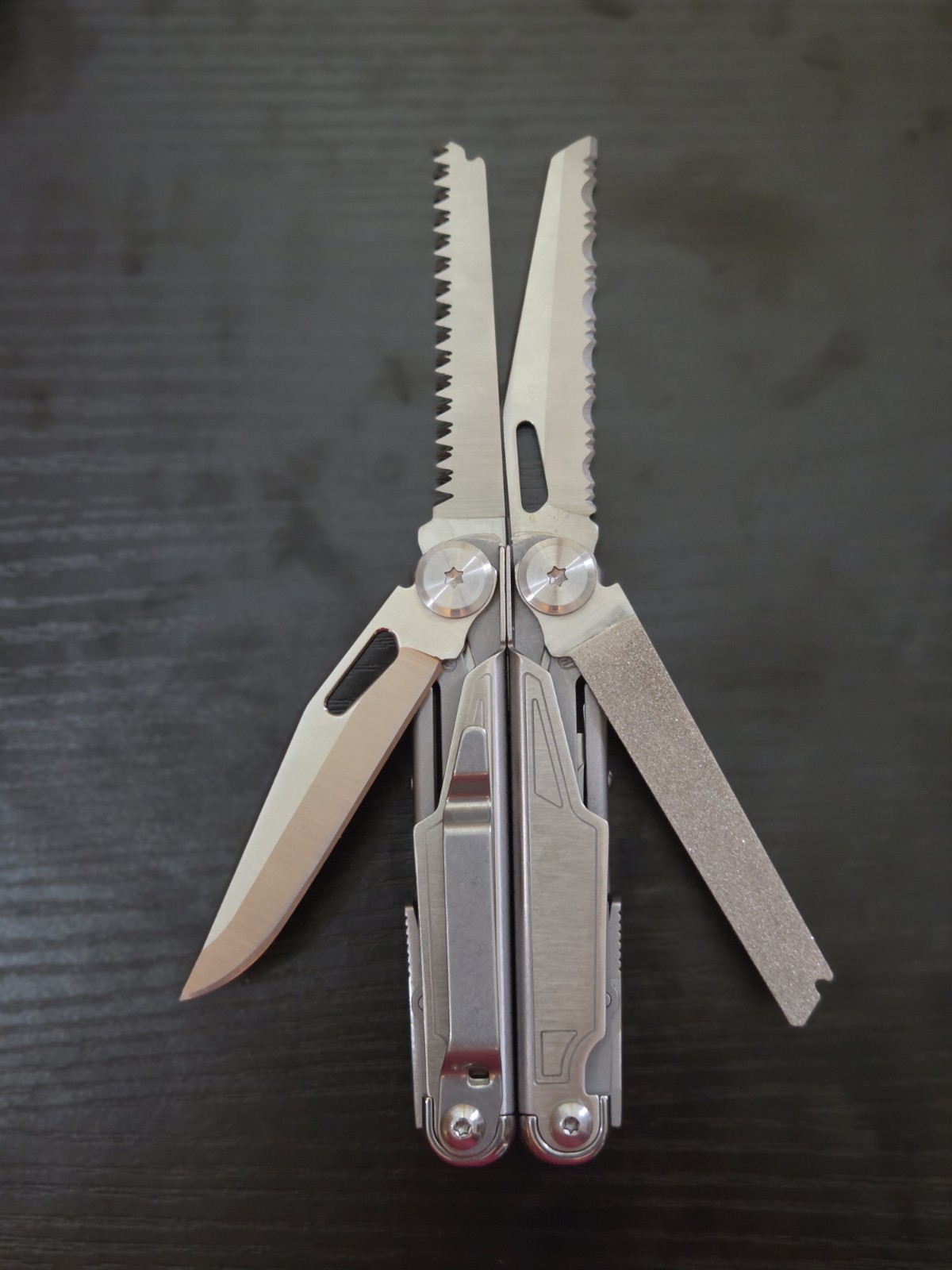 TSA CONFISCATED Name Brand Multi-Tools – Hand Picked (LOT OF 5)