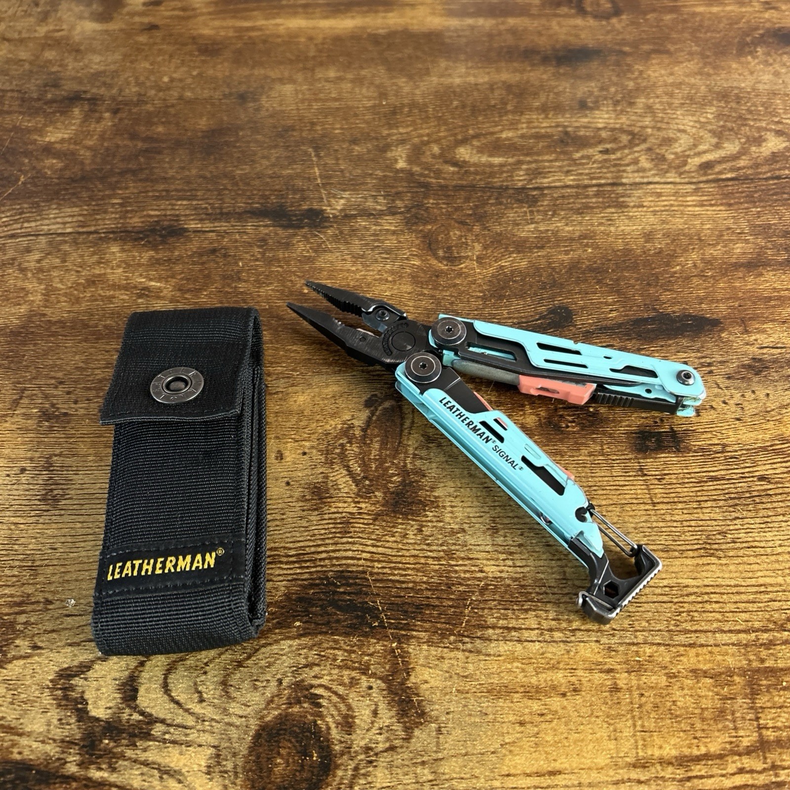 Leatherman SIGNAL Multi-Tool With Sheath, 19 Tools – Blue (832739)