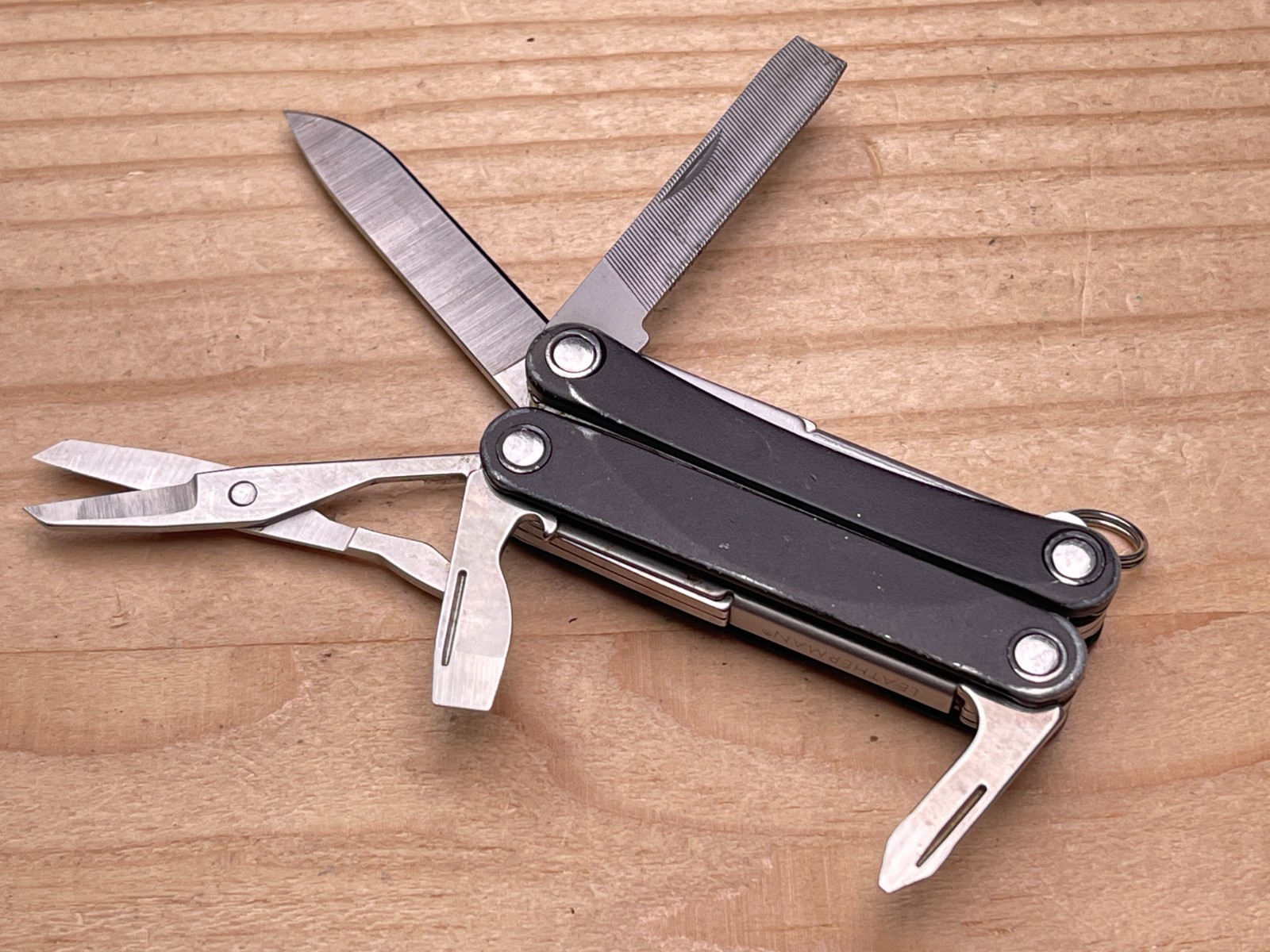 Leatherman Squirt PS4 Black Multi-tool Knife – Broken Scissors Spring – Retired