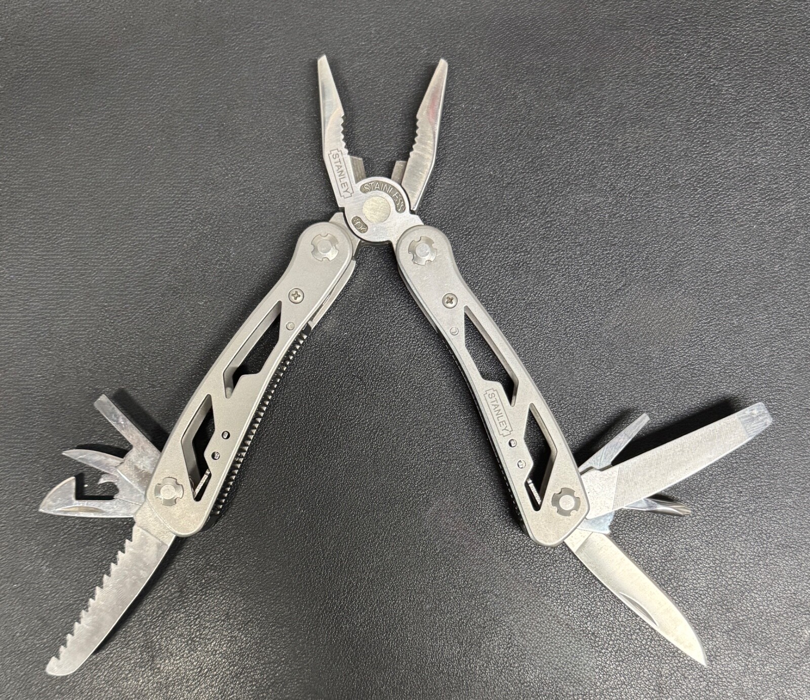 Stanley 12-in-1 Multi-Tool, Stainless, CR2 (Z3)