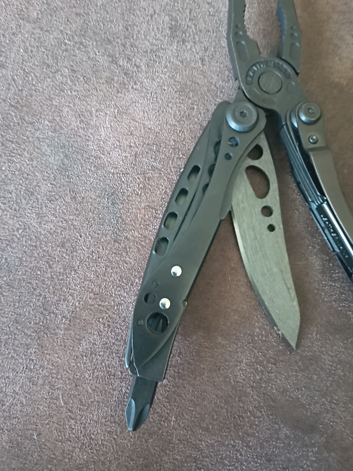 LEATHERMAN, Skeletool CX, 7-in-1 Lightweight, Minimalist Multi-Tool, Onyx Black