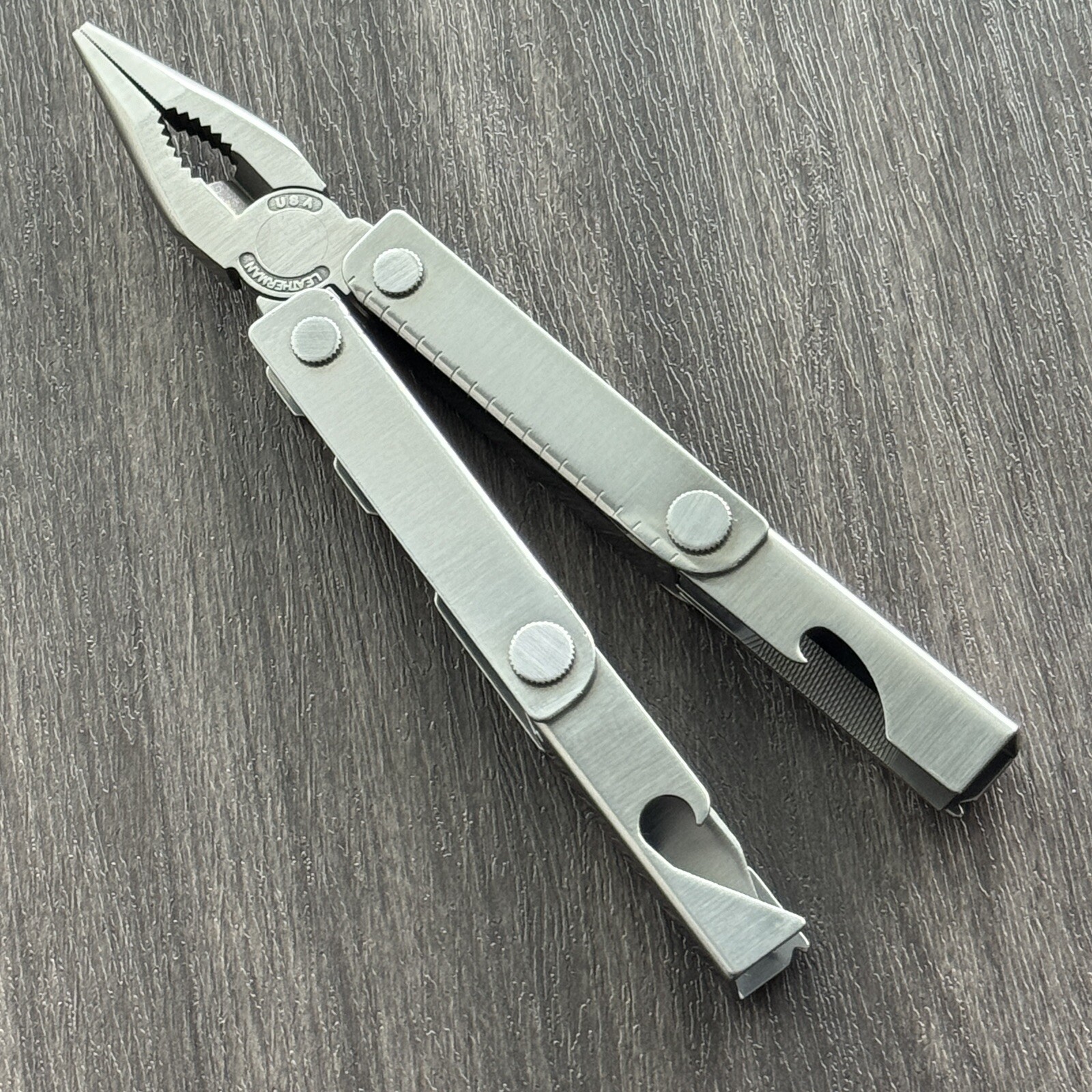 Leatherman MINI TOOL multitool. Variant w/US PAT 4744272 and a Blank side