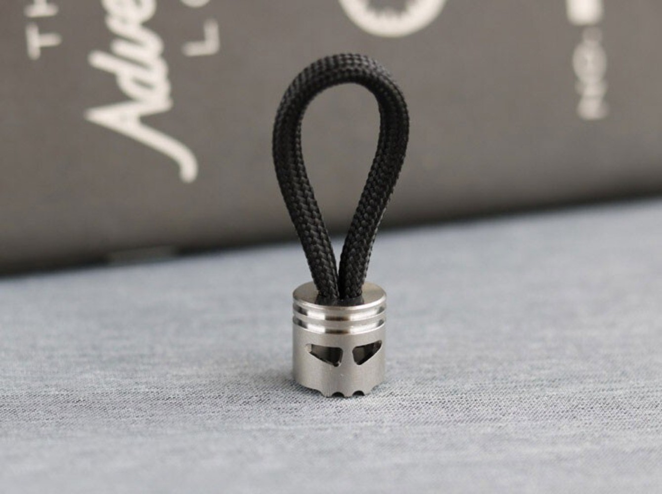 EDC Titanium Piston Skull Knife Bead Key Parachute Cord DIY Pendant Lanyard