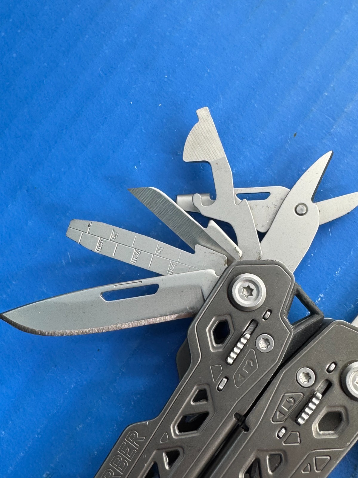 Gerber Truss Multi-Tool 17 Tools Sheath Screwdriver Saw Glass Breaker Pliers
