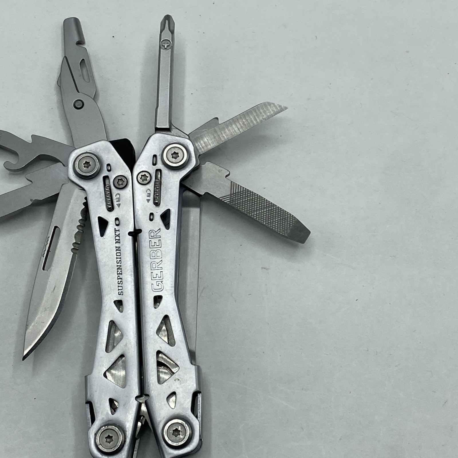Gerber Suspension NXT & Paraframe I Knife Logo Combo – Silver