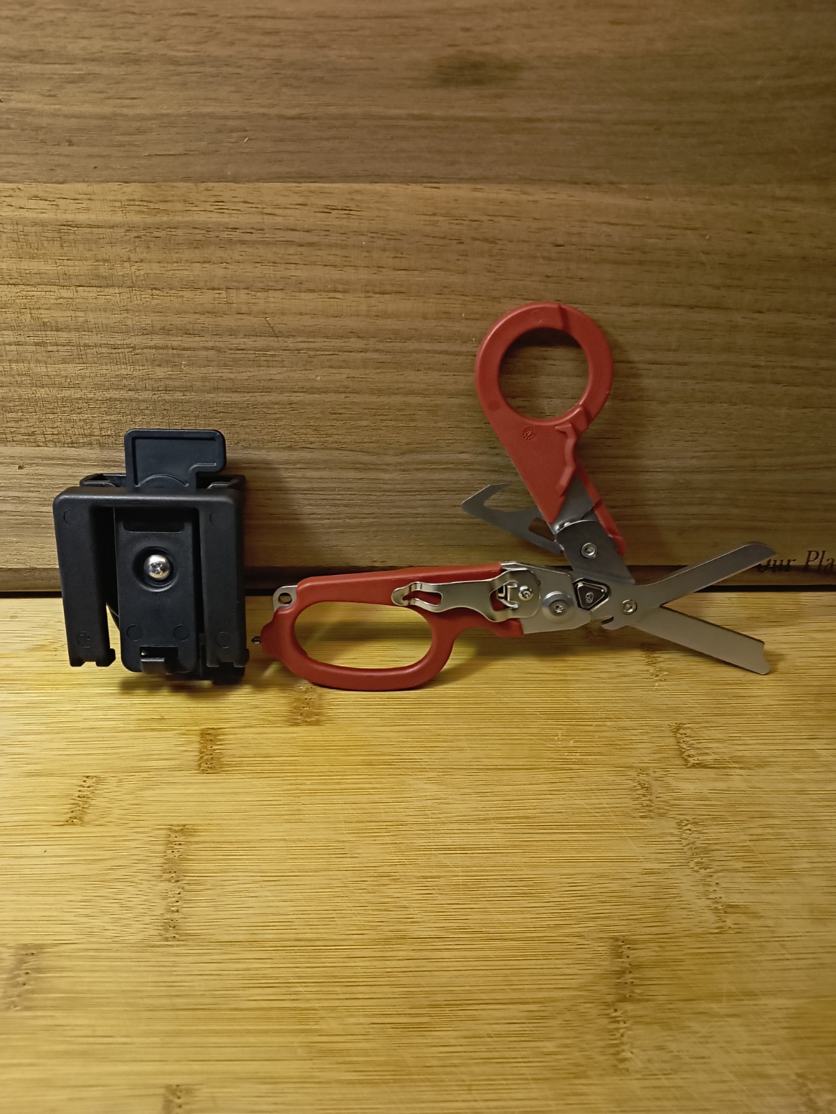 6 In 1 Trauma Shears Multi Tool Compared To Raptor Crimson Red/ Carry Case