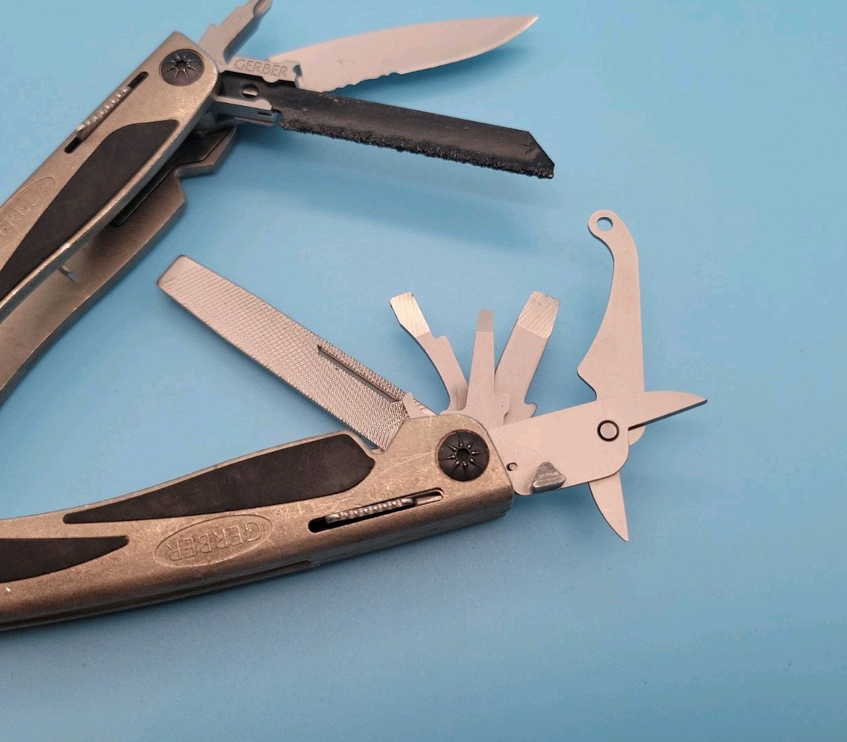 Gerber MP800 Legend Multi-Plier Multi Tool – Carbide Cutters Pliers, Knife, File