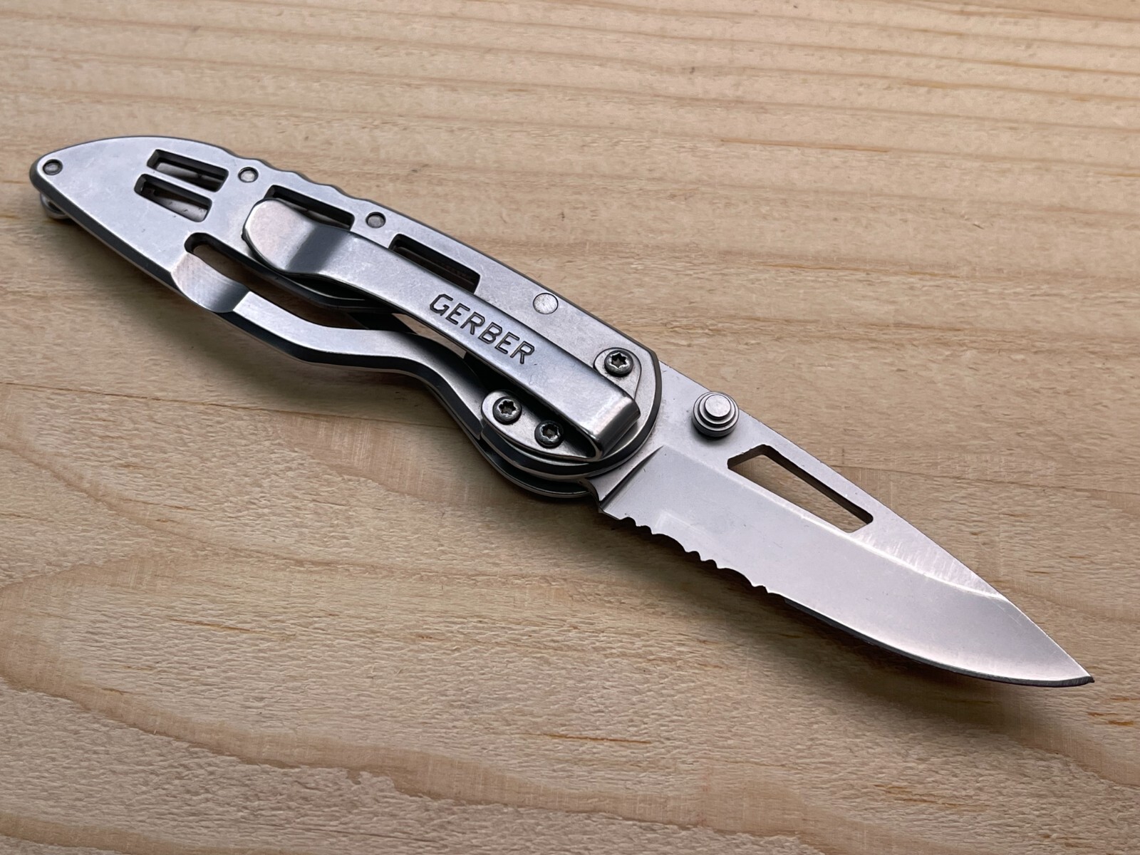 Gerber Ripstop I Folding Pocket Knife – Frame Lock, Combo Serrated Blade