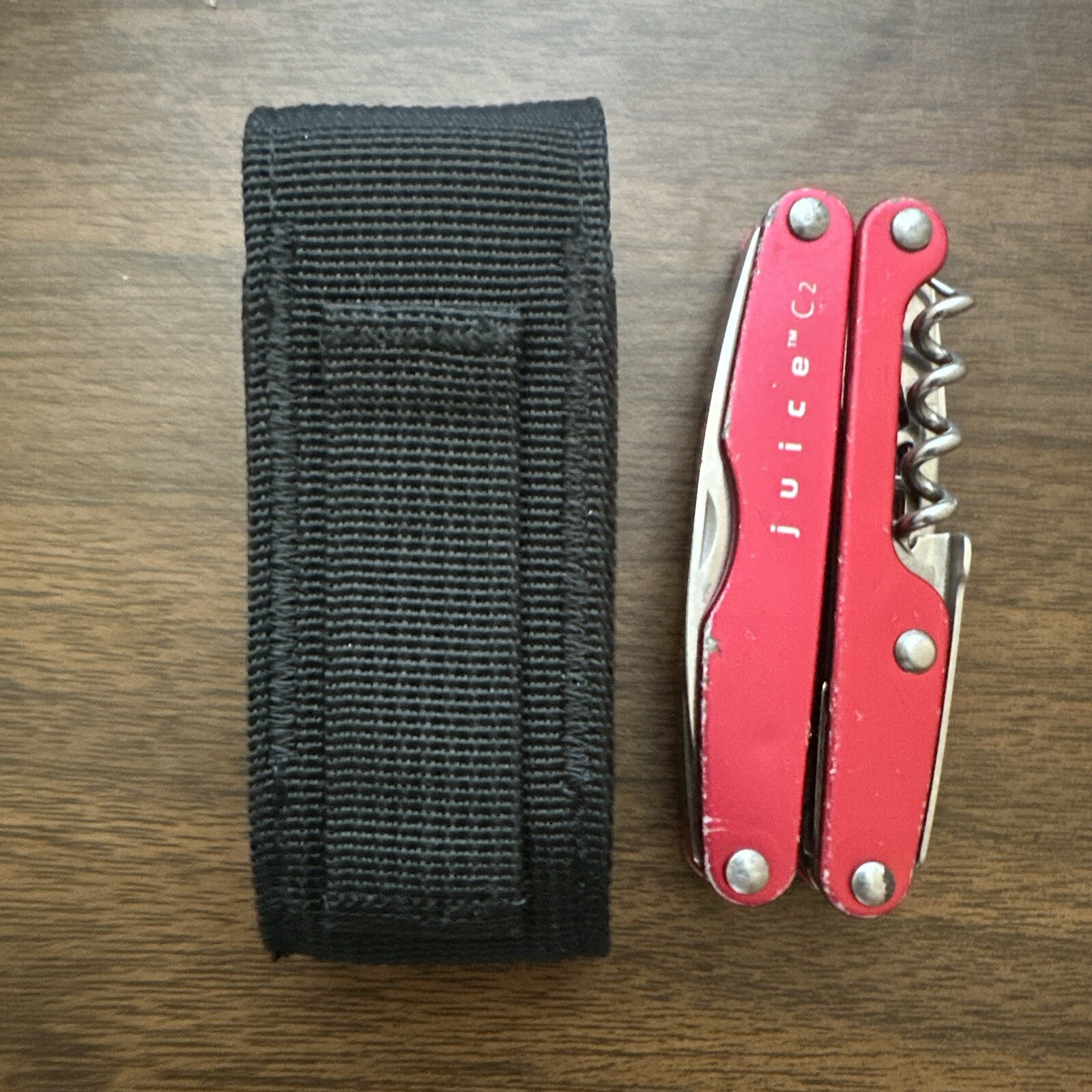 Retired Red Gen 1 Pat pending Leatherman Juice C2 Multitool w/nylon pouch.