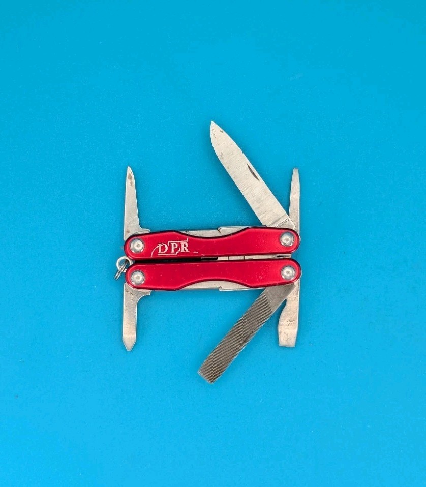 Leatherman Squirt P4 Multi-Tool, Key Ring, Retired, RED! *DPR*