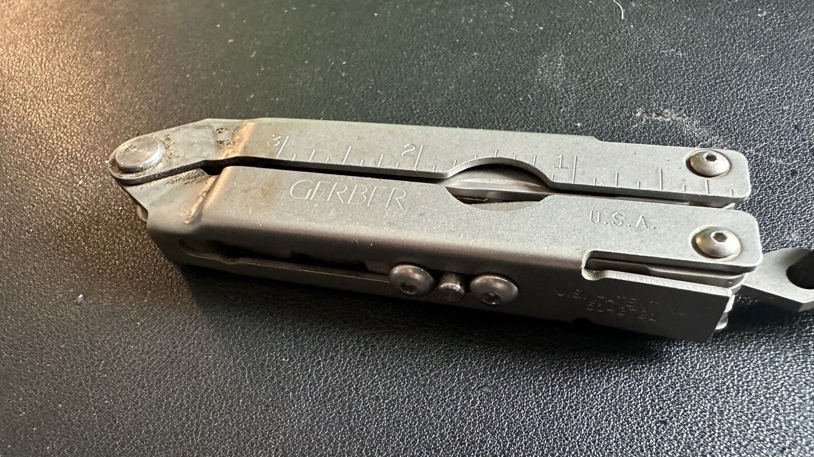 Gerber Steel Multi-plier Multi Tool Knife Pat 51427221 Genuine Leather Belt Case