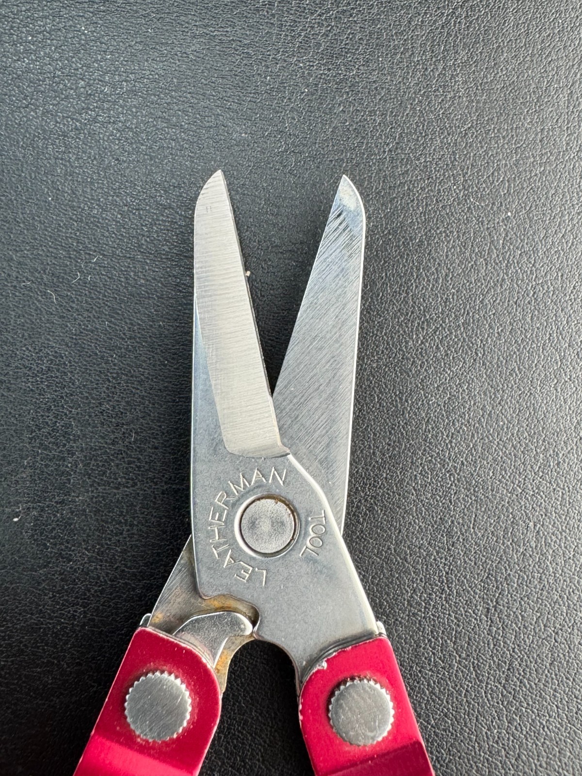 Leatherman Micra 10 in 1 Multitool Anodized Aluminum – Red