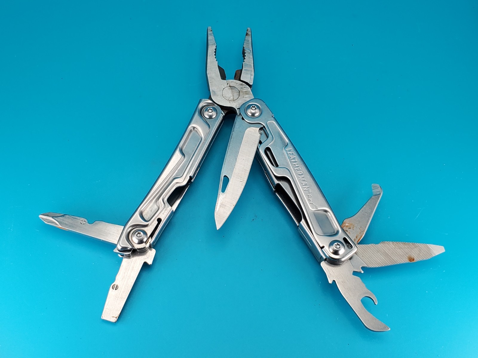 Leatherman Rev 3.8″ Multi-Tool, Stainless! *SOME RUST ON ITEM*