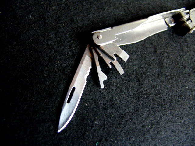 BUCK USA- BUCK LITE TOOL 355–MULTI TOOL–RETIRED–COLLECTIBLE-EXCELLENT