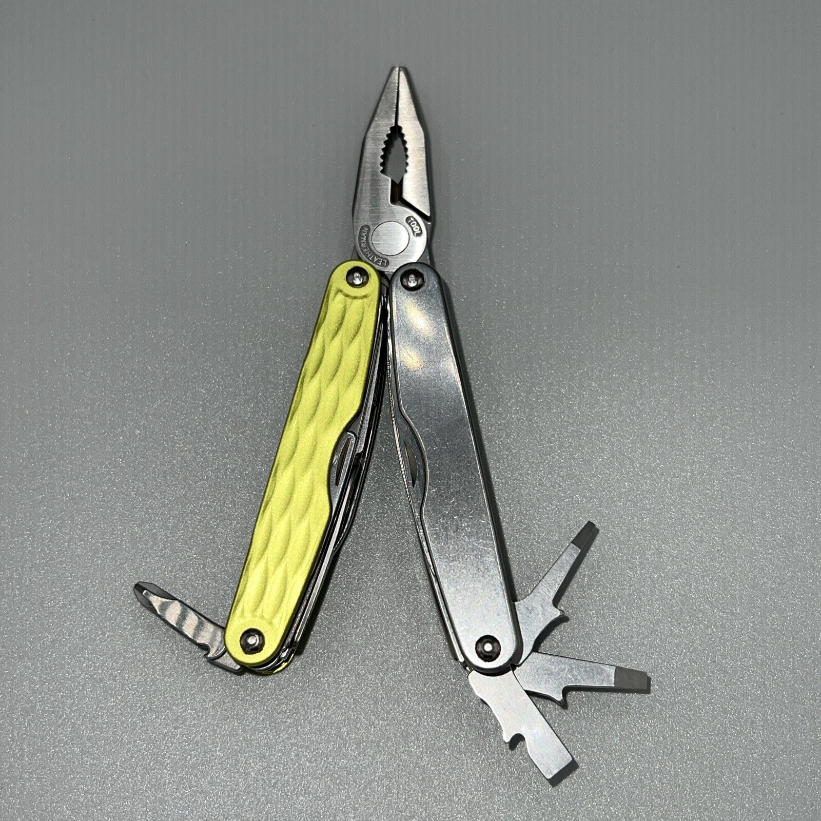 Leatherman Juice XE6 Moss Green 14 Tool Multi-Tool w/Sheath Retired 831931