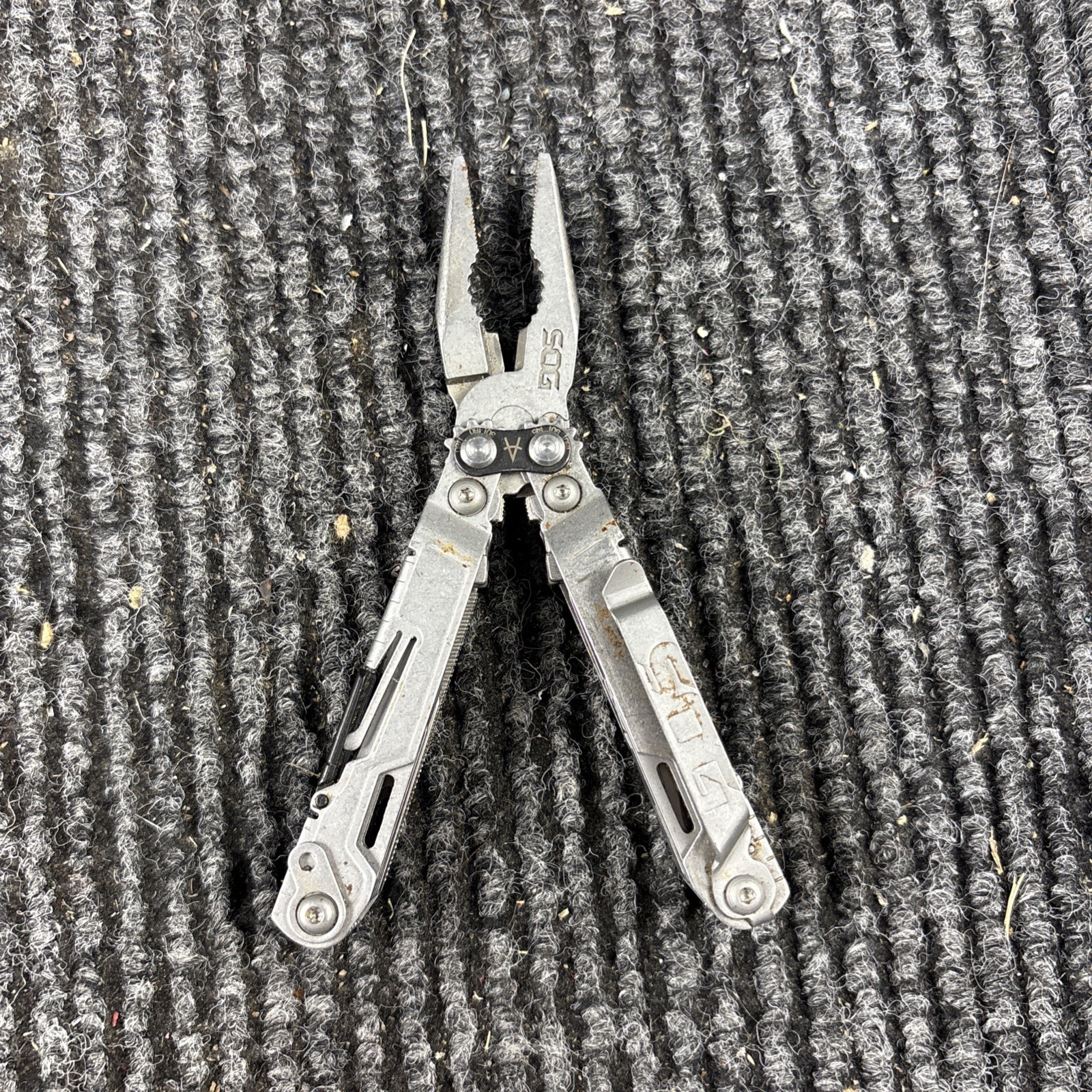 SOG POWER PINT MULTI TOOL PLIERS KNIFE SMALL (409)