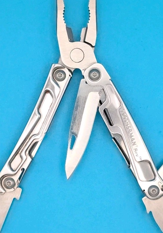Leatherman Rev 3.8″ Multi-Tool, Stainless! With Sheath!