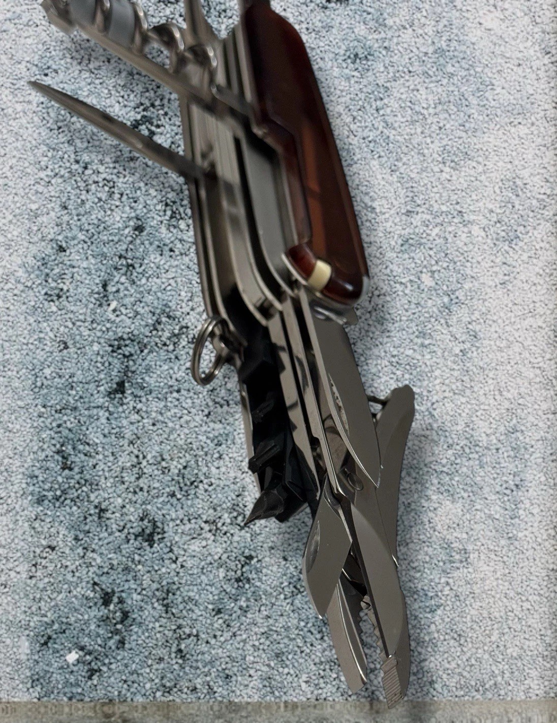 VICTORINOX SWITZERLAND OFFICIER SUISSE Stainless Rostfrei 16-Function Multi-Tool