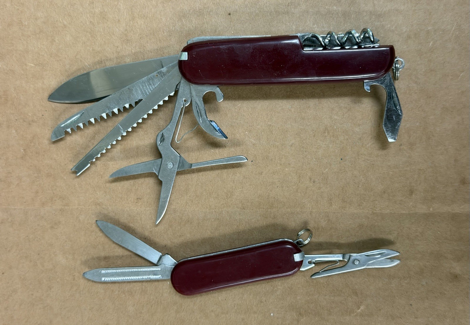 Multi-Tool Pocket Camp Knife Red, 11 in 1 Tool 3 1/2″ + 2 1/4” 3 in 1 Knife