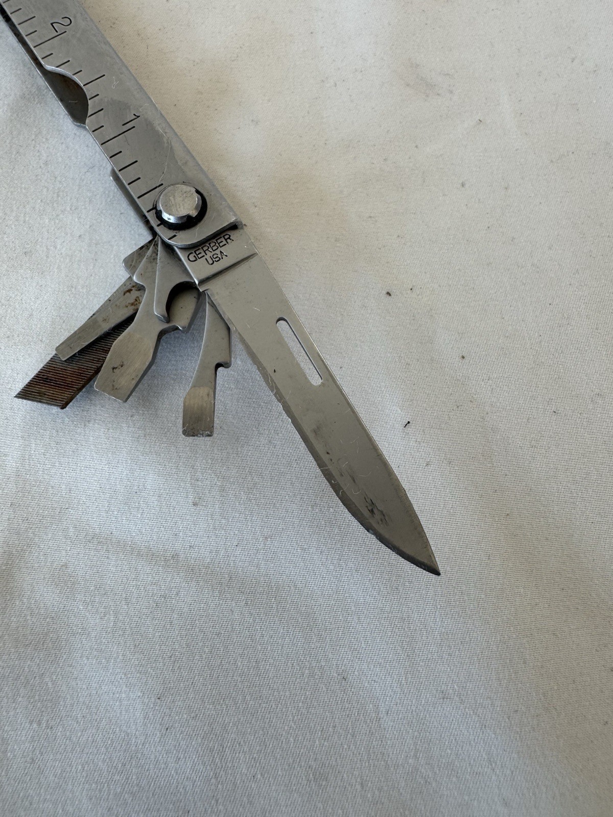 Gerber Multi Plier 600 Multi-Tool with Belt Case Pliers, Knife, Screwdriver
