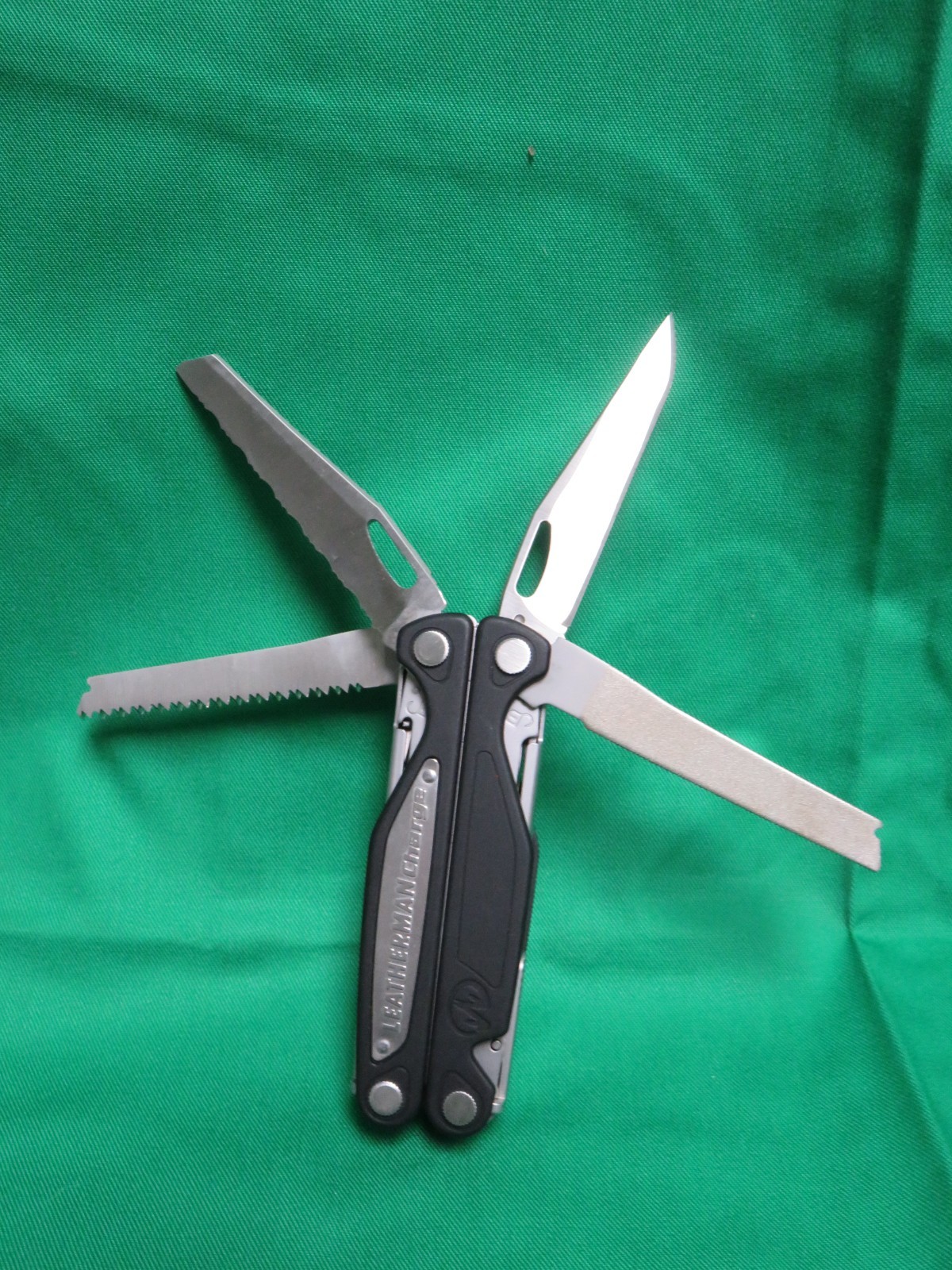 Leatherman Charge AL Multi-Tool 830662 W/ Sheath & Bit Kit (a) – NEW