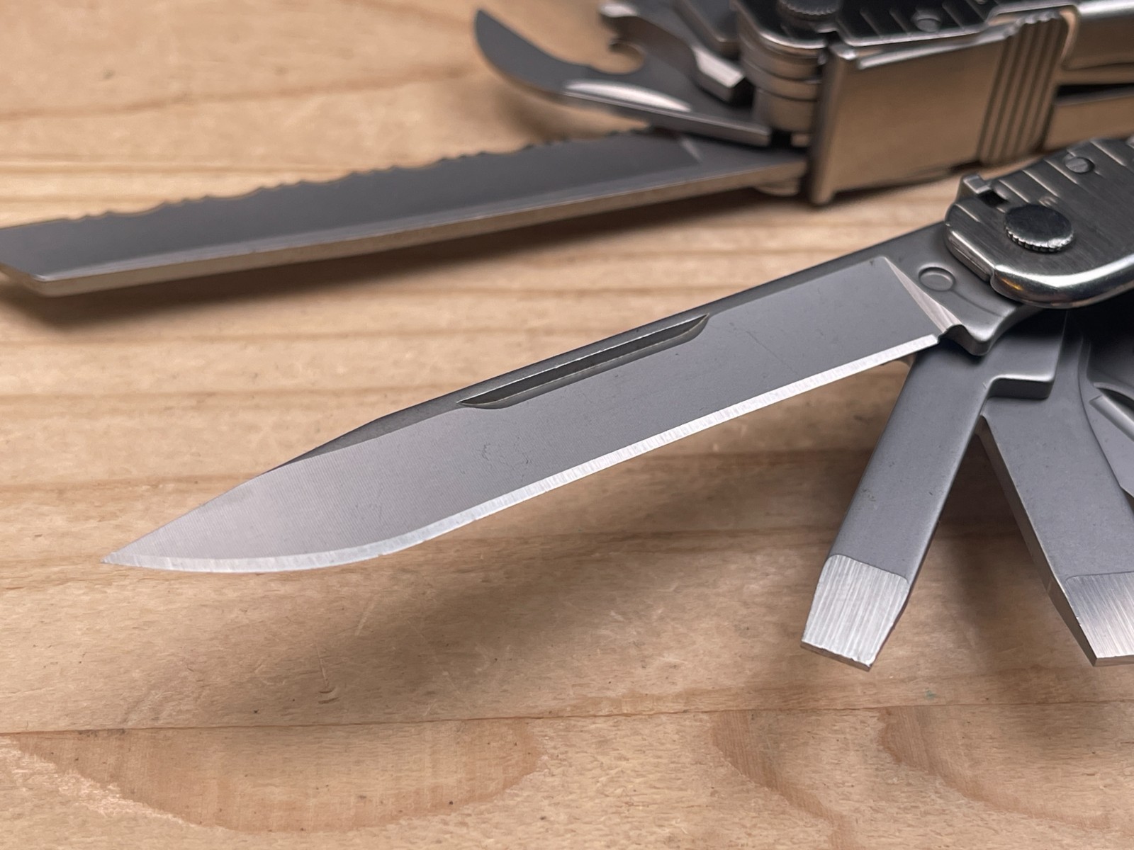 Leatherman Super Tool 300 Multi-Tool Knife 01/20 w/ Nylon Sheath – Very Nice!
