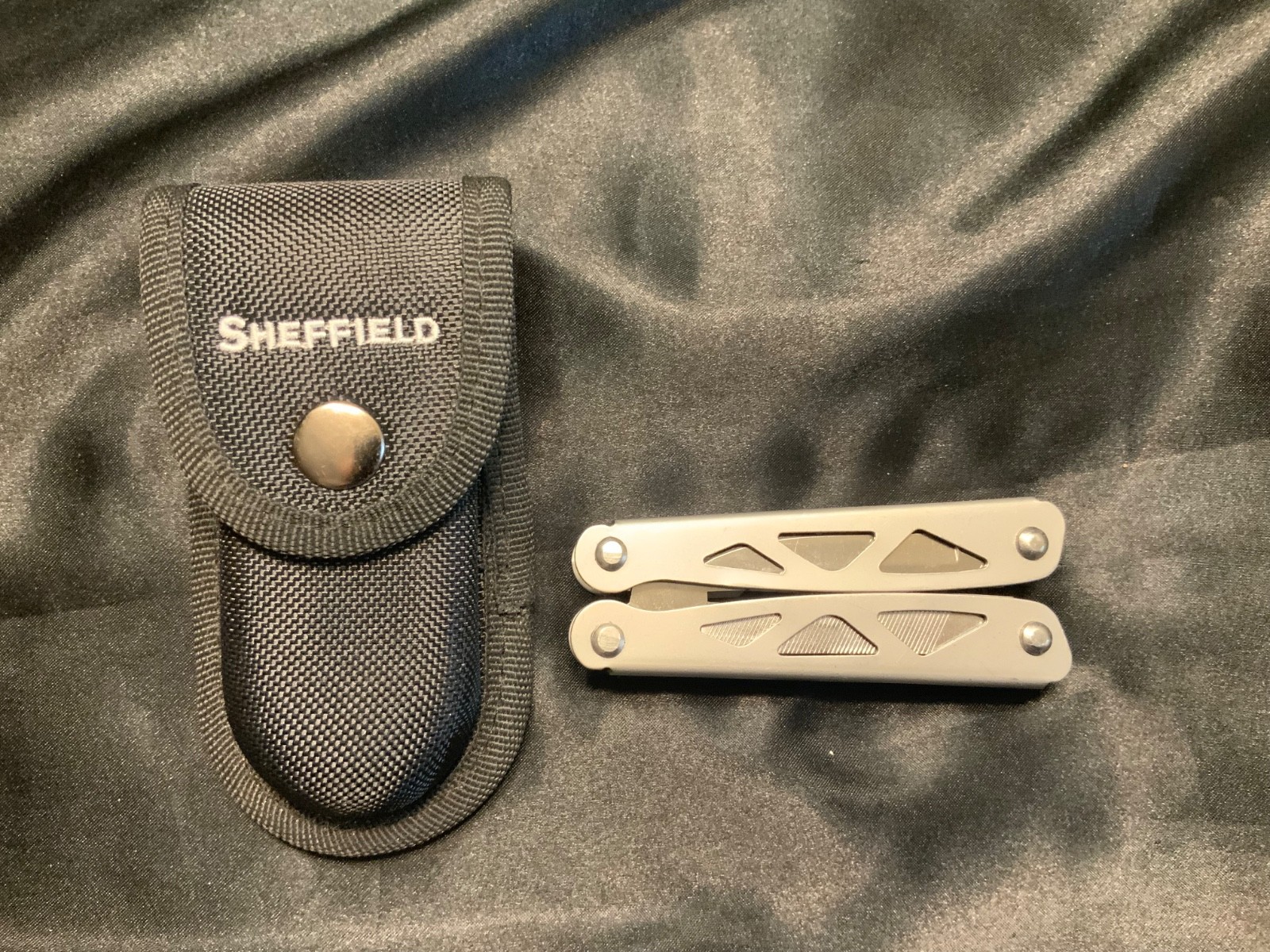 Sheffield utility tool / knife with black pouch