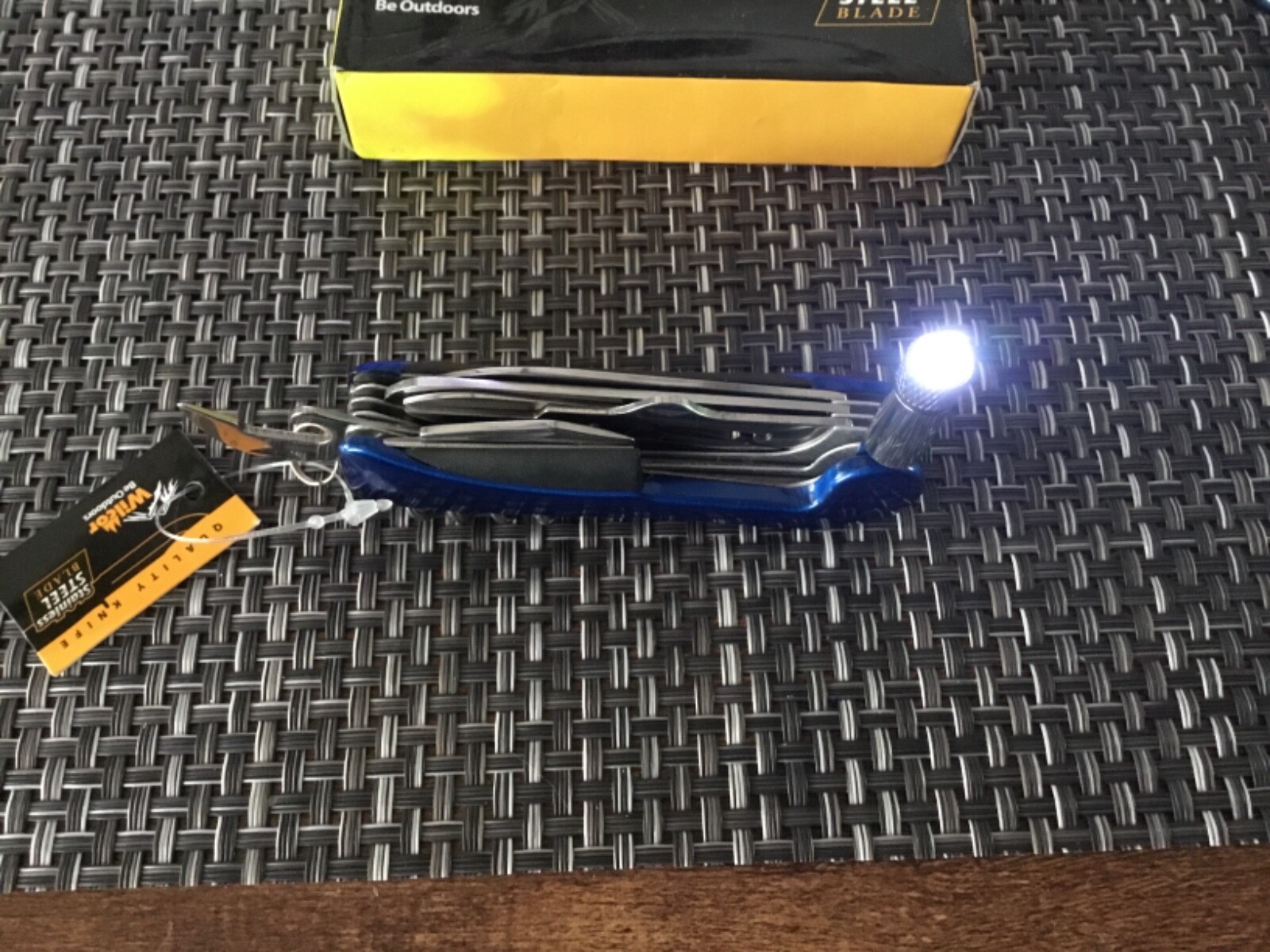Wilcor multi tool pocket knife with light – blue