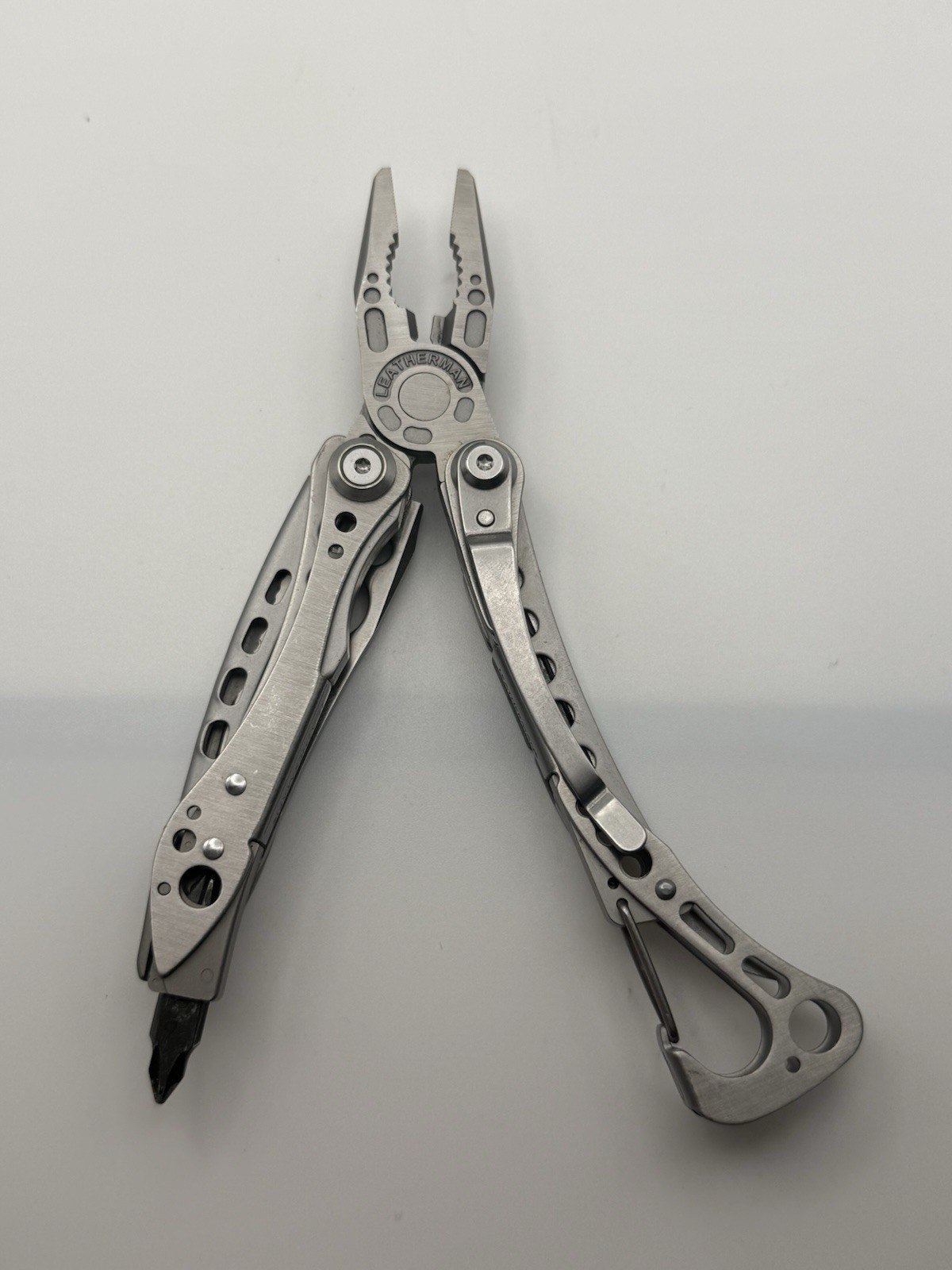 Leatherman Skeletool 7-in-1 Lightweight Multi-tool