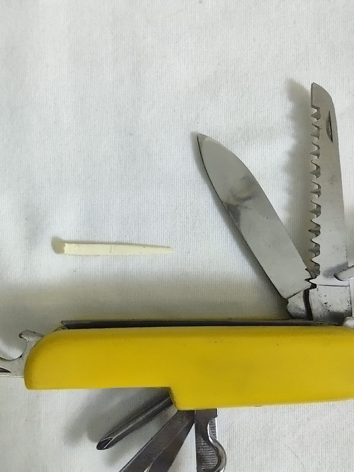 Pocket Knife Multi Tool 13 Features Blades, Saw, Scissors, Tweezers, Phillips