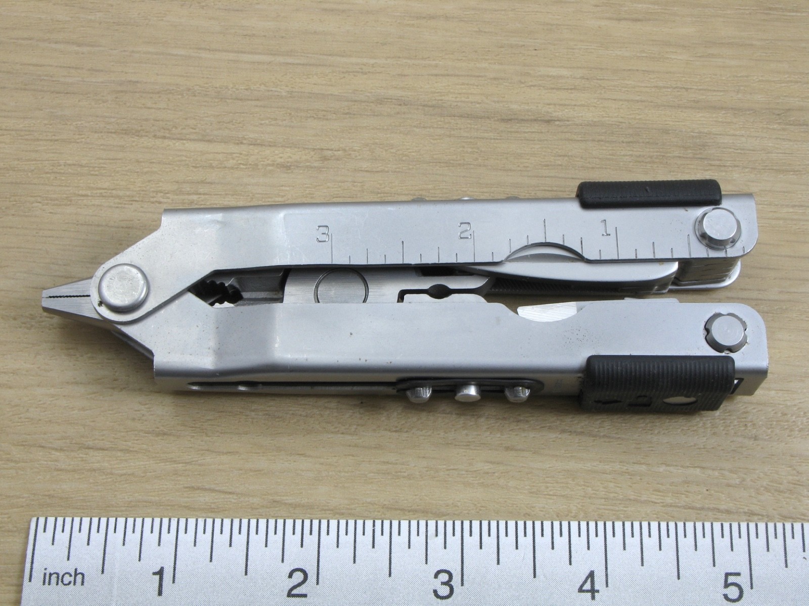 Gerber MP600 Basic Multi-Tool, Needlenose Pliers, Knife, Stainless, USA