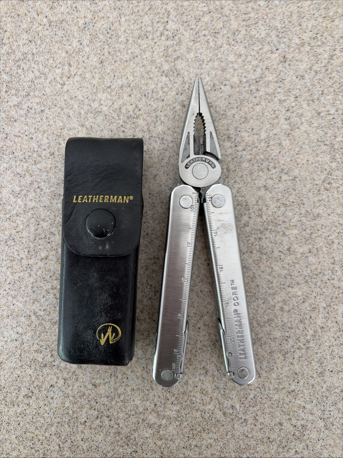 Leatherman Core Light usage. Discontinued/Vintage, Leather Case Black