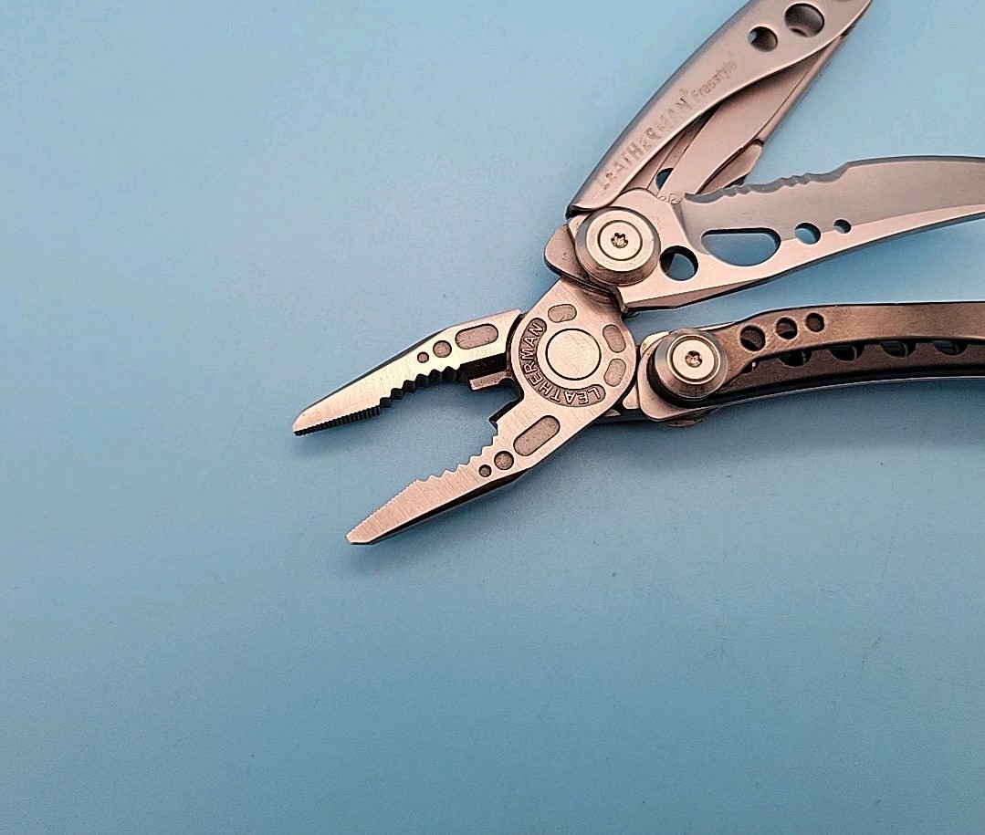 Leatherman FREESTYLE Multi-Tool – Dated 0513 – Pliers, Knife – DISCONTINUED