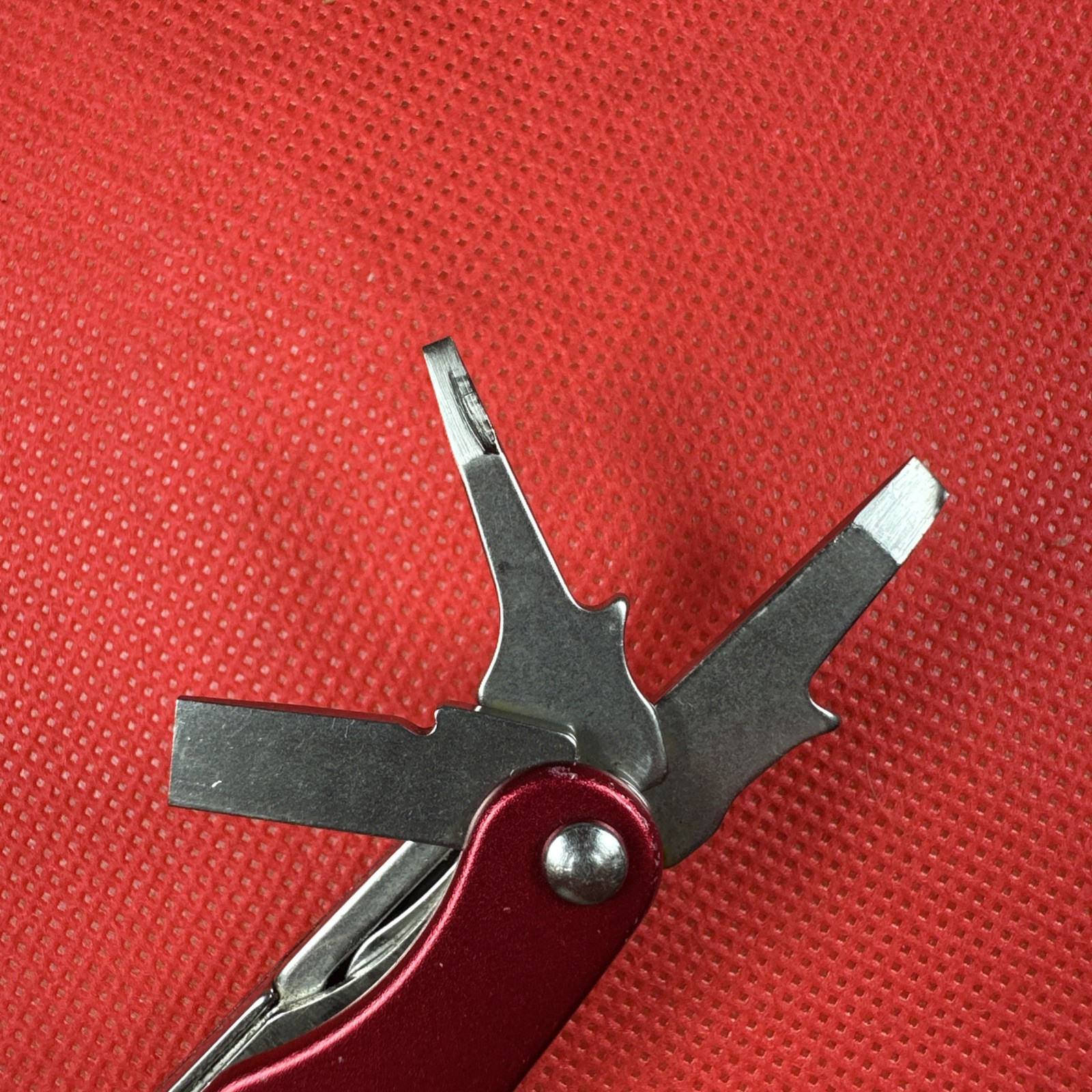 Retired Red Gen 1 Pat pending Leatherman Juice C2 Multitool + pouch.